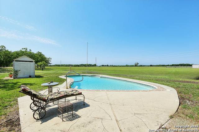 Listing photo id 31 for 2495 Lower Seguin