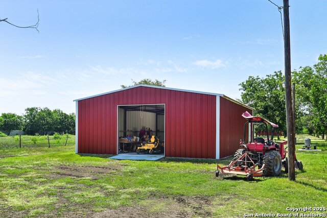 Listing photo id 32 for 2495 Lower Seguin