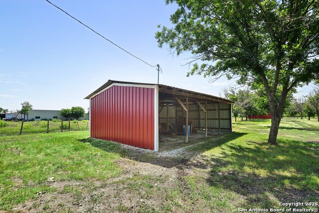 Listing photo id 34 for 2495 Lower Seguin