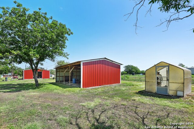 Listing photo id 35 for 2495 Lower Seguin