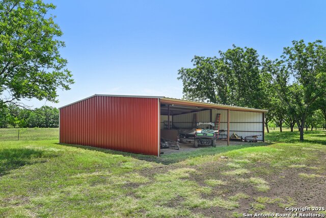 Listing photo id 36 for 2495 Lower Seguin