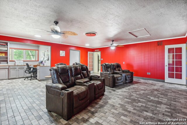 Listing photo id 3 for 2495 Lower Seguin