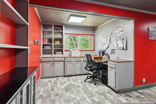 Listing photo id 4 for 2495 Lower Seguin