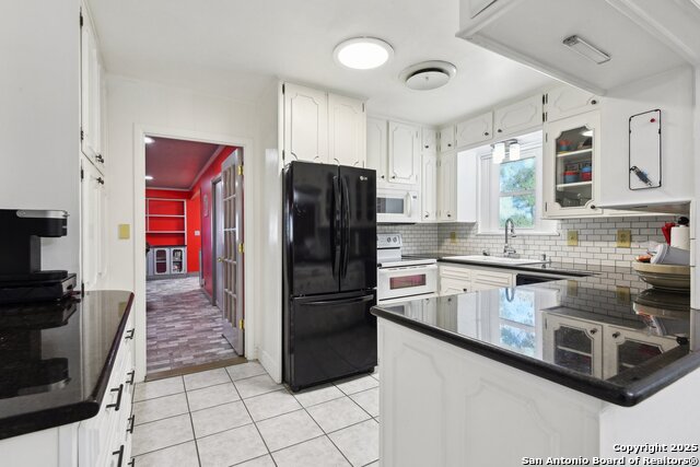 Listing photo id 5 for 2495 Lower Seguin