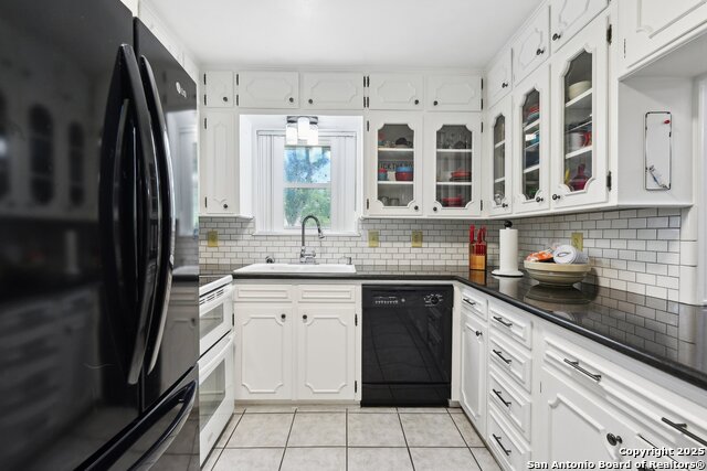 Listing photo id 7 for 2495 Lower Seguin