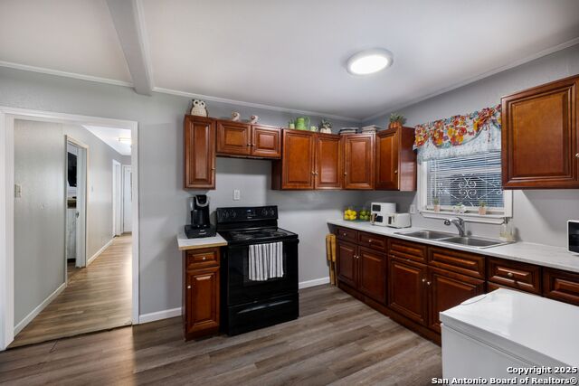 Listing photo id 10 for 1021 Madrid St