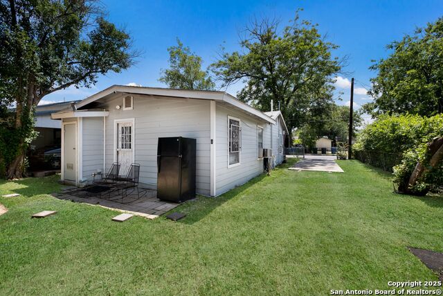 Listing photo id 17 for 1021 Madrid St