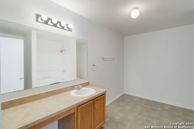 Listing photo id 14 for 9423 Maraval Creek