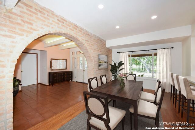 Listing photo id 9 for 5803 Hollyhock