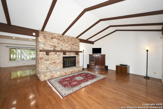 Listing photo id 13 for 5803 Hollyhock