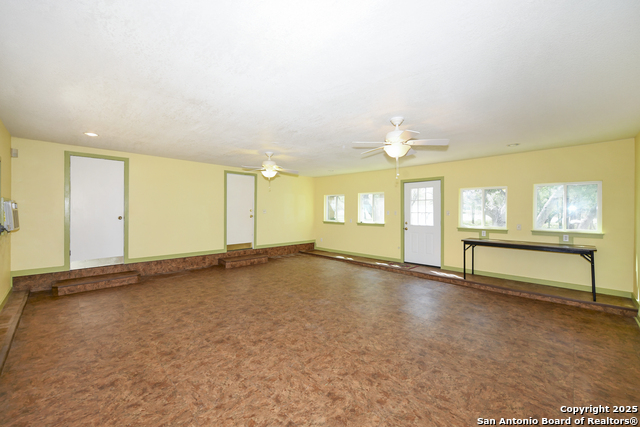 Listing photo id 16 for 5803 Hollyhock