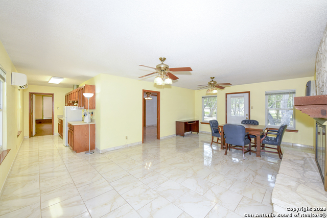 Listing photo id 18 for 5803 Hollyhock