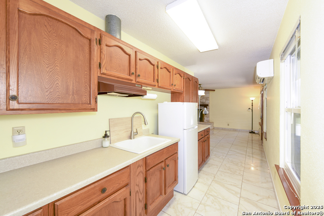 Listing photo id 20 for 5803 Hollyhock