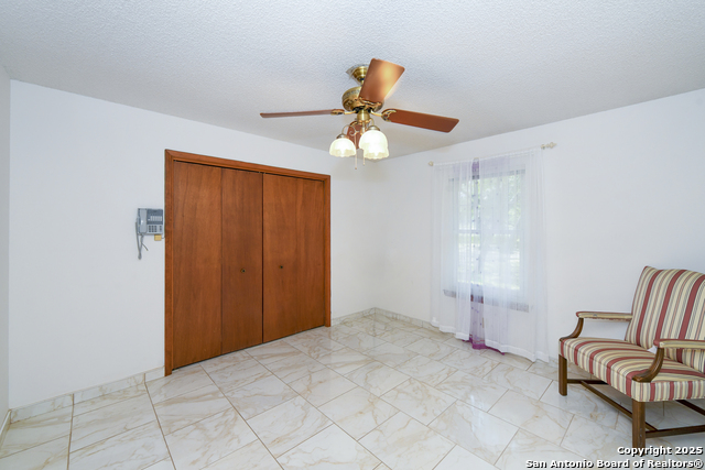 Listing photo id 28 for 5803 Hollyhock