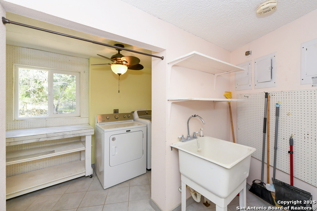 Listing photo id 29 for 5803 Hollyhock