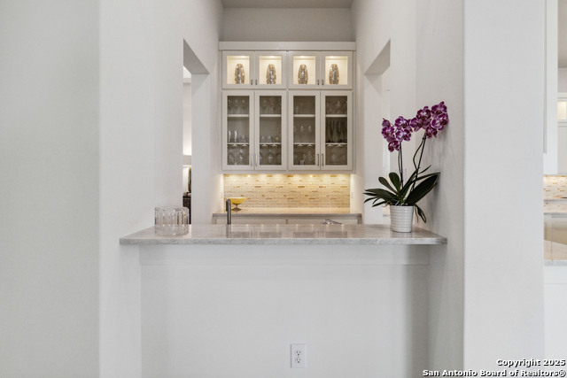 Listing photo id 13 for 23510 Avila