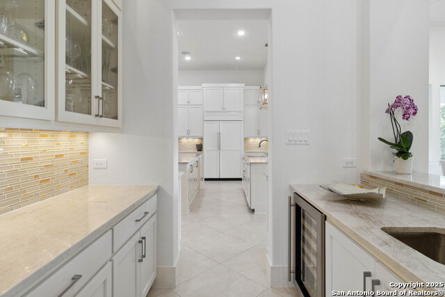 Listing photo id 14 for 23510 Avila