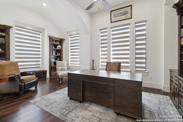 Listing photo id 18 for 23510 Avila