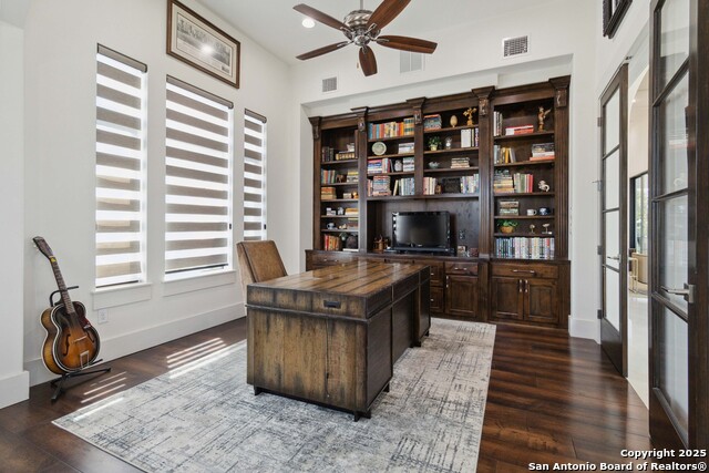 Listing photo id 19 for 23510 Avila