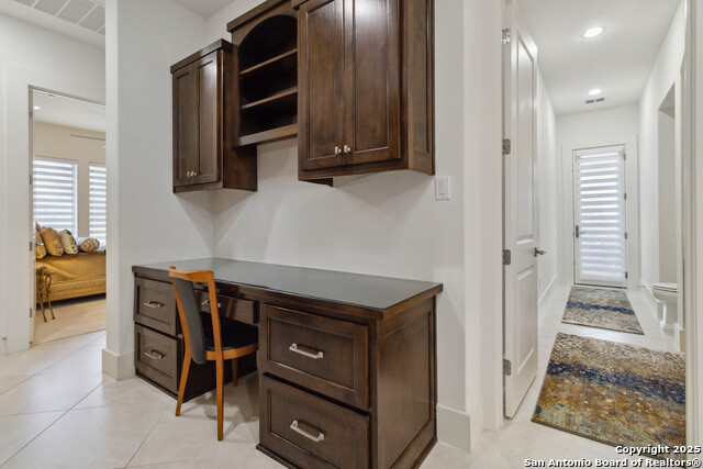 Listing photo id 29 for 23510 Avila