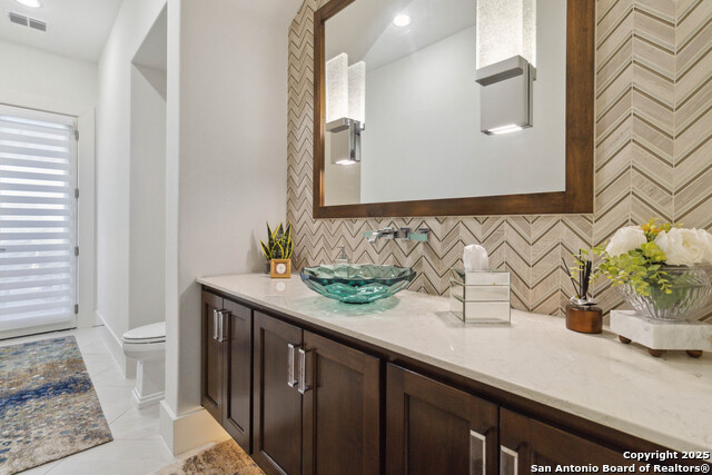 Listing photo id 32 for 23510 Avila