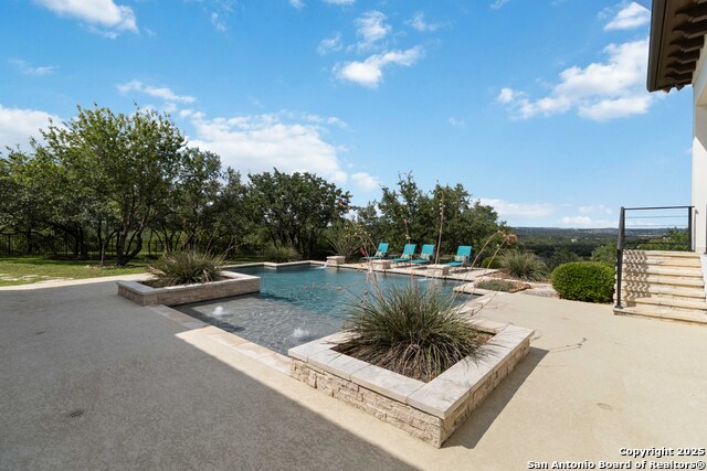 Listing photo id 42 for 23510 Avila