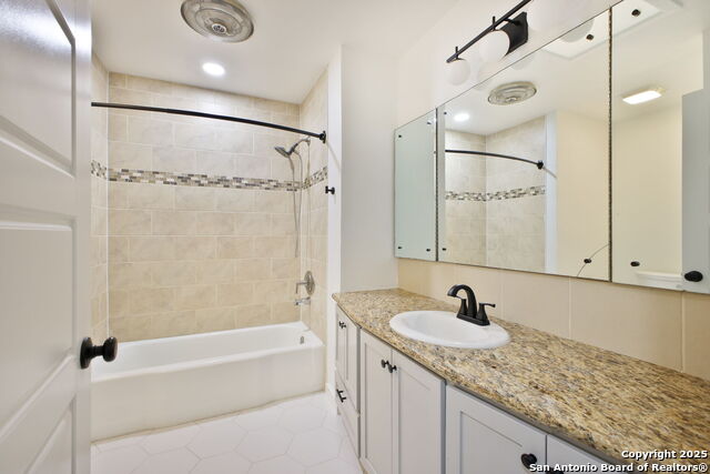 Listing photo id 20 for 425 Winfield Blvd
