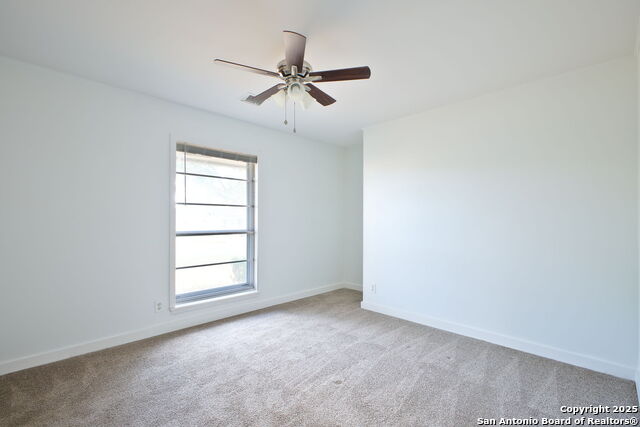 Listing photo id 21 for 425 Winfield Blvd