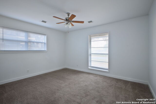 Listing photo id 22 for 425 Winfield Blvd