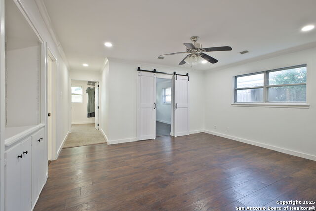 Listing photo id 23 for 425 Winfield Blvd