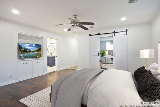 Listing photo id 25 for 425 Winfield Blvd