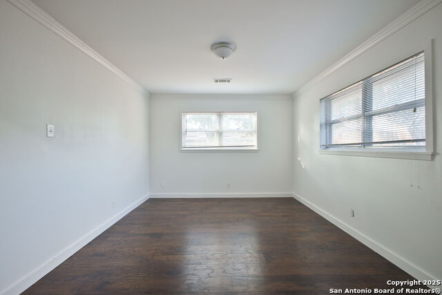 Listing photo id 26 for 425 Winfield Blvd