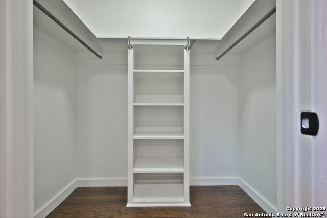 Listing photo id 28 for 425 Winfield Blvd