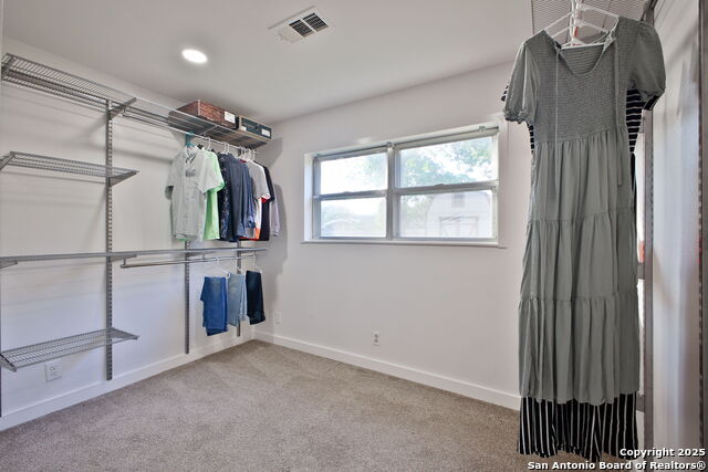 Listing photo id 29 for 425 Winfield Blvd