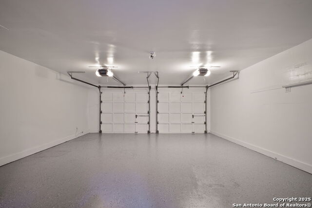 Listing photo id 31 for 425 Winfield Blvd