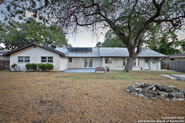 Listing photo id 39 for 425 Winfield Blvd