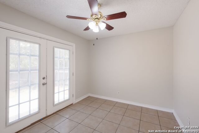 Listing photo id 8 for 6647 Beech Trail