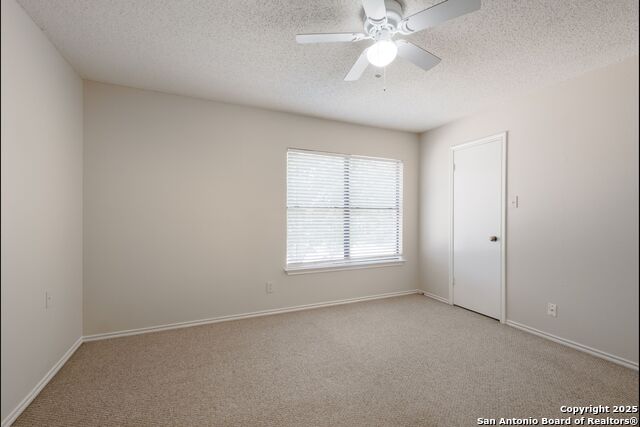 Listing photo id 11 for 6647 Beech Trail