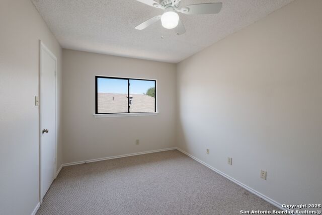 Listing photo id 12 for 6647 Beech Trail