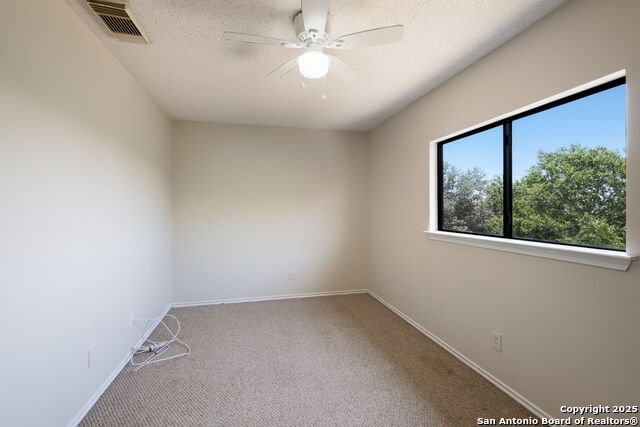 Listing photo id 13 for 6647 Beech Trail