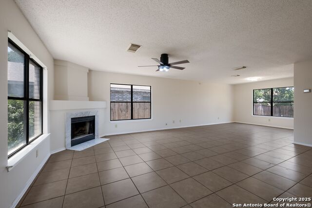 Listing photo id 2 for 6647 Beech Trail