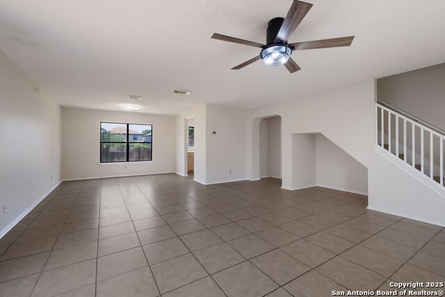 Listing photo id 3 for 6647 Beech Trail