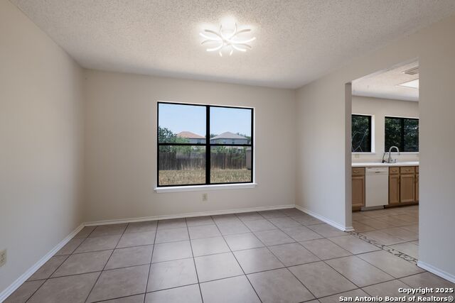 Listing photo id 5 for 6647 Beech Trail