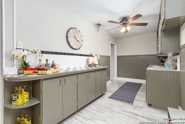 Listing photo id 10 for 305 Kendalia