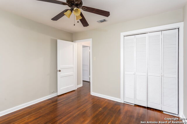 Listing photo id 16 for 305 Kendalia
