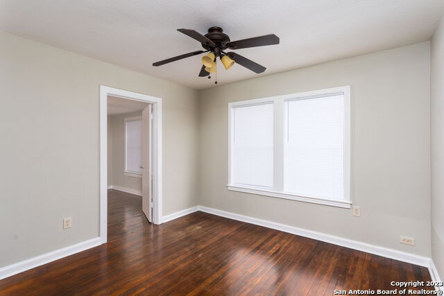 Listing photo id 17 for 305 Kendalia