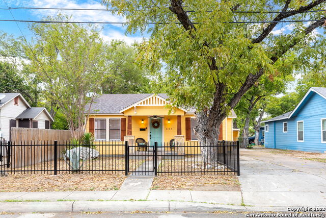 Listing photo id 0 for 305 Kendalia