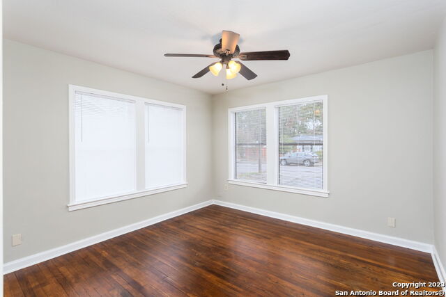 Listing photo id 18 for 305 Kendalia