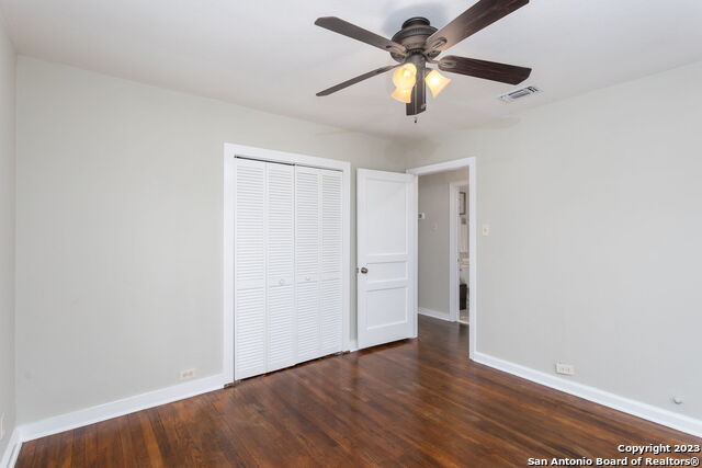 Listing photo id 19 for 305 Kendalia
