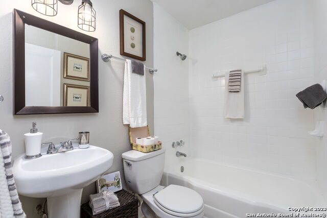 Listing photo id 20 for 305 Kendalia